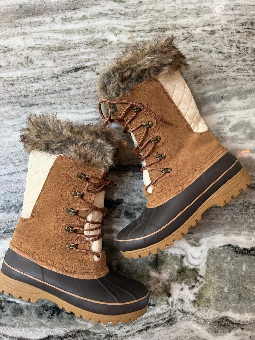 Khombu Brown Tan Quilted Faux-Fur Winter Boots Women’s Size 8